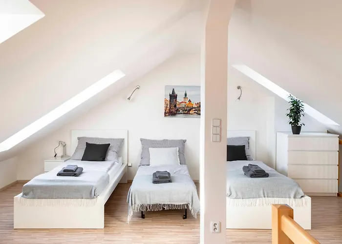 150M² 4Br Duplex Near Metro & Prague Center